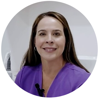 Doctora Claudia Salazar Medicina Estética AYC Soria